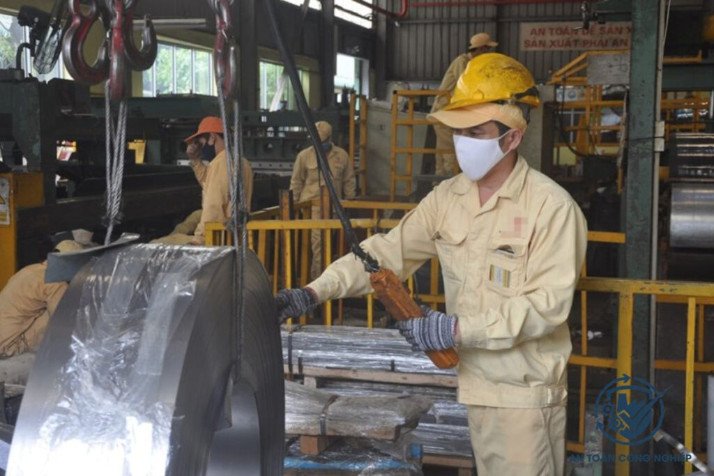 Nhóm liên quan đến máy móc, thiết bị áp lực và nâng hạ