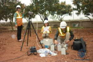 Quan trắc môi trường đất là đo đạc, thu thập mẫu và phân tích các yếu tố của đất để đánh giá và theo dõi sự biến đổi của chất lượng đất.