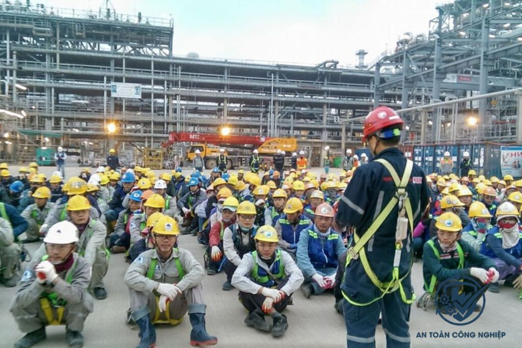 Tổ chức an toàn lao động thực hiện huấn luyện và cấp thẻ